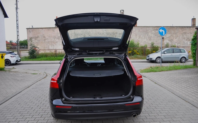 Volvo V60 cena 99900 przebieg: 105000, rok produkcji 2019 z Drezdenko małe 781